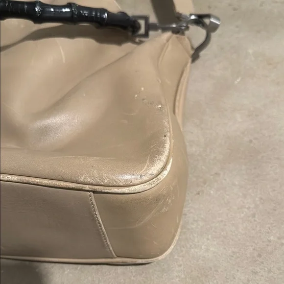 ⭐️SOLD⭐️ Gucci Diana Bamboo Greige Leather Bag - Picture 6 of 10